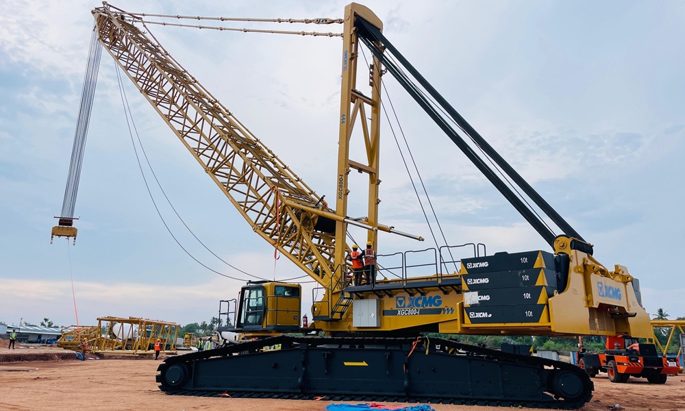 Top 10 Things to Know Before Hiring a Crane Rental Service